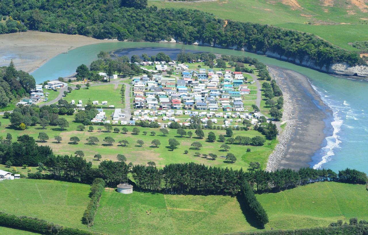 Urenui Beach Camp Exterior foto